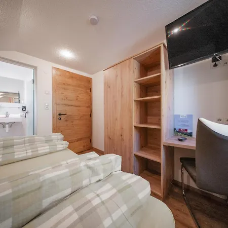 Pitze بيت ضيافة 3*